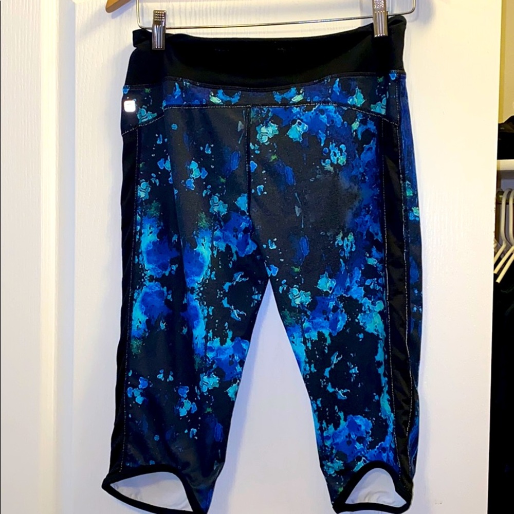 🧘🏻‍♀️Fabletics Capri Workout Leggings💫